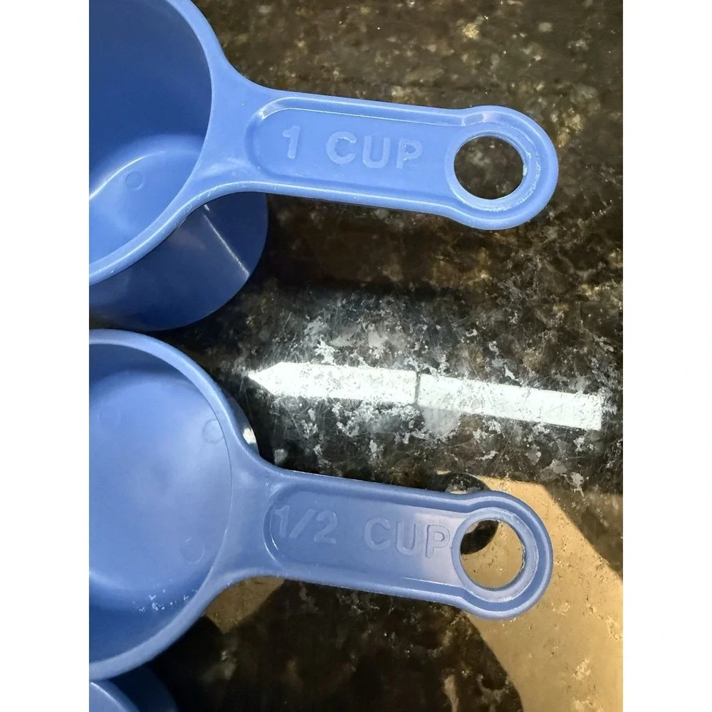 Vintage Rubbermaid Nesting Measuring Cups Blue 4 Pc Servin Saver 1/2‎ 1/3 1/4 1